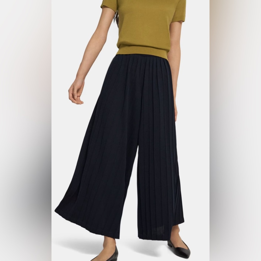 ⭐️Host Pick⭐️ BNWT Theory Pleated Palazzo Pant in Cotton Blend